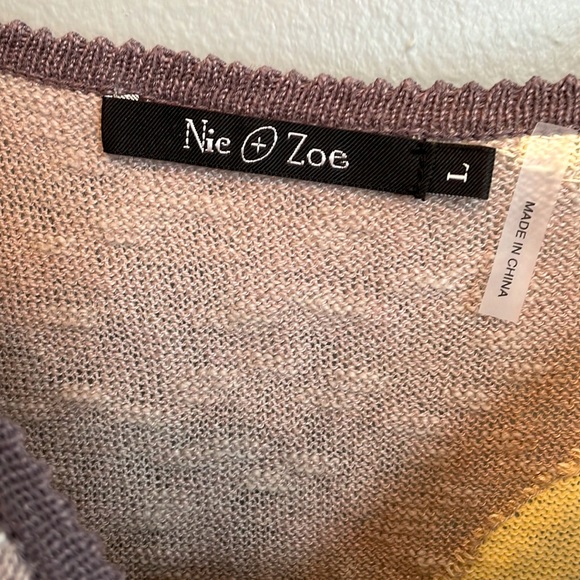 Lightweight woven tank top with floral print on front - Picture 3 of 4